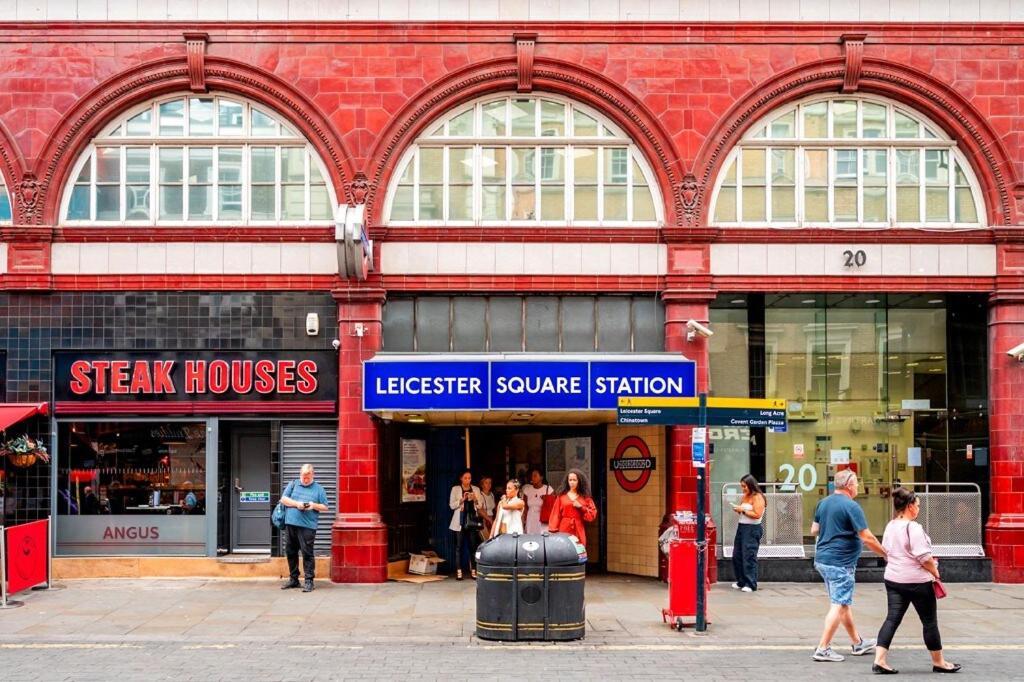 Three Bedroom, Leicester Square Duplex * Londra