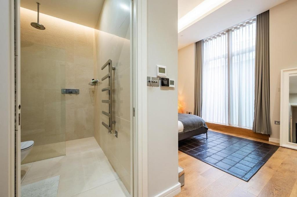 Three Bedroom, Leicester Square Duplex *